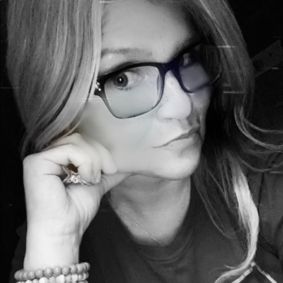 Meet your Posher, Kelli - Picture 2 of 3